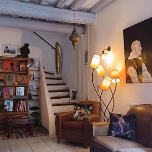 https://maison-de-charme-avec-cour-proche-rue-des-teinturiers.aixenprovencehotels.org